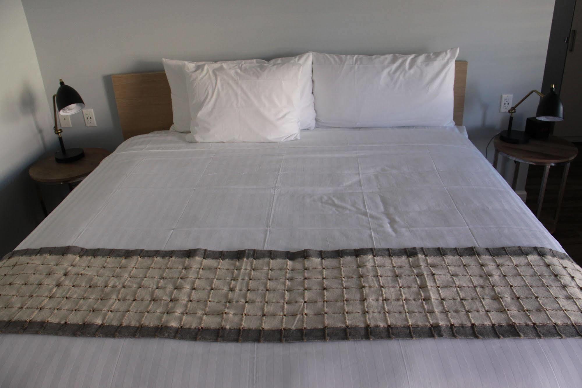 El Royale Gardens Near Universal Studios Hotel 4*
