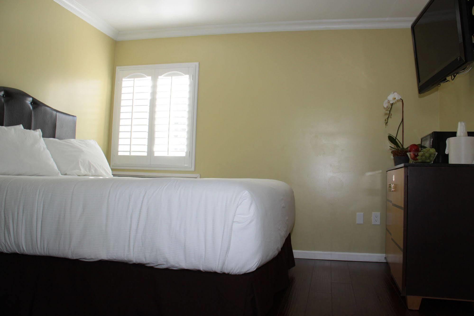El Royale Gardens Near Universal Studios Hotel 4*