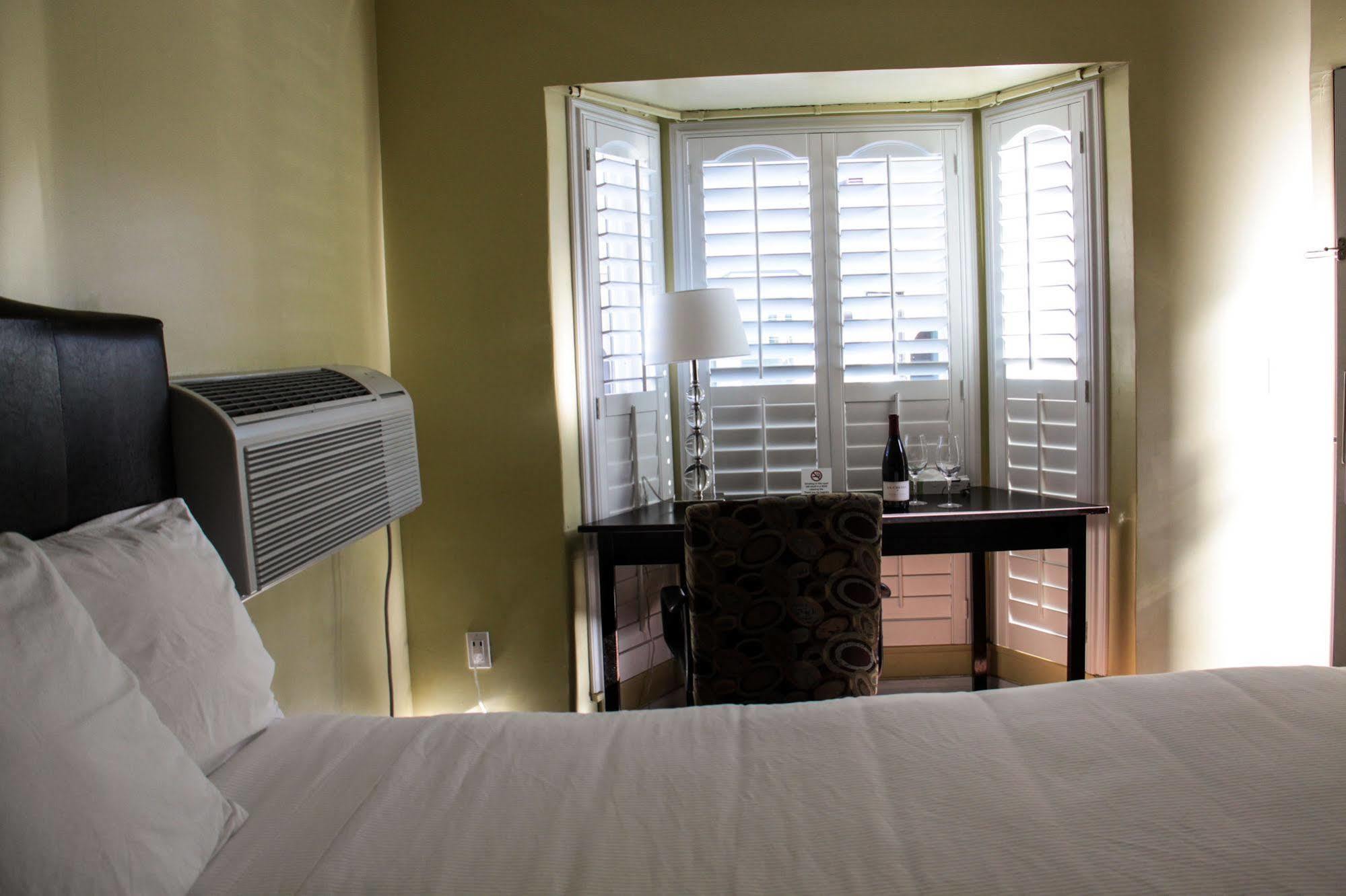 Hotel El Royale Gardens Near Universal Studios Los Angeles