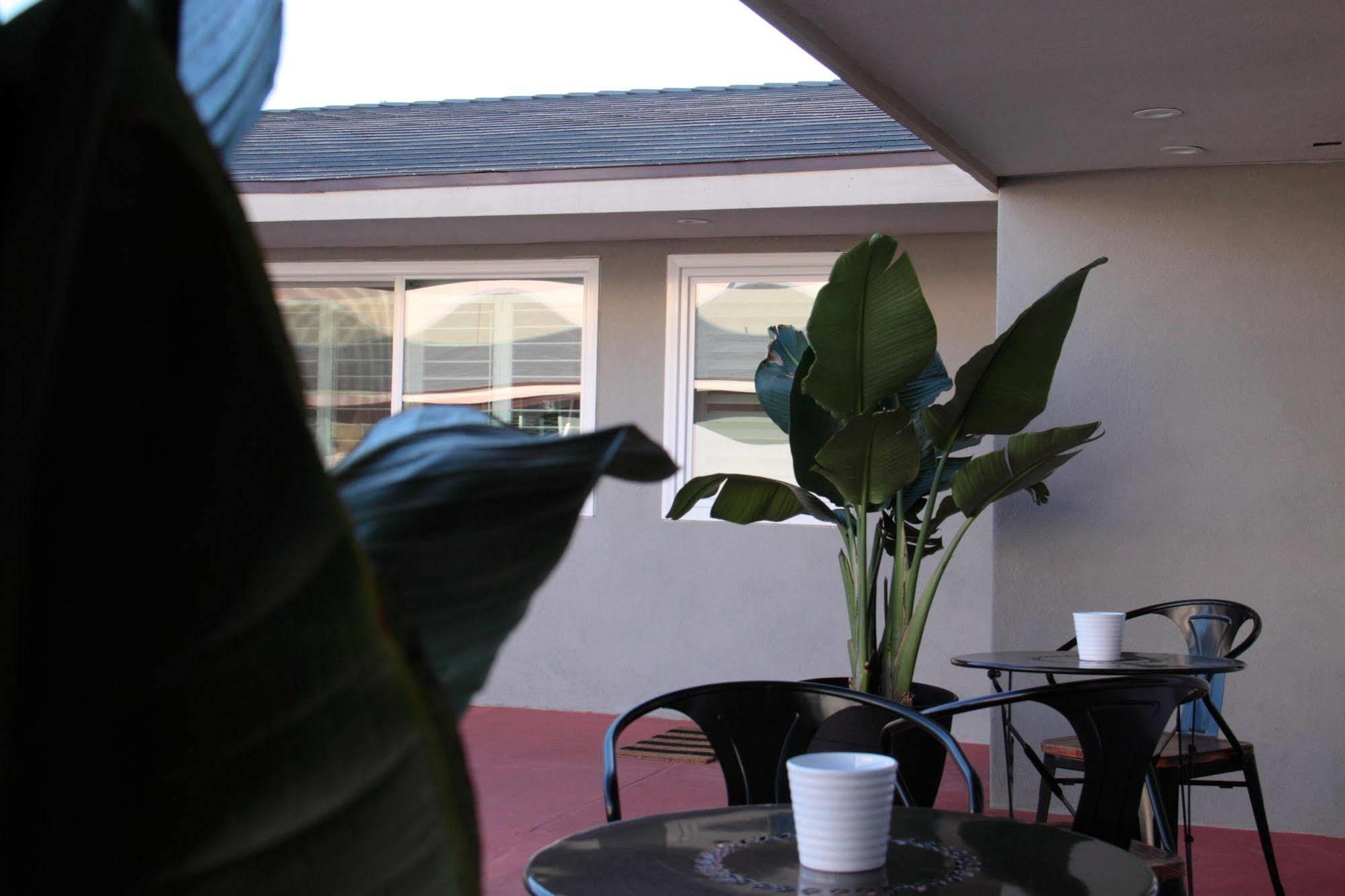 Hotel El Royale Gardens Near Universal Studios 4*