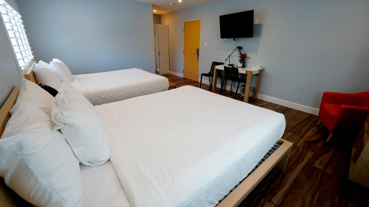 El Royale Gardens Near Universal Studios 4*