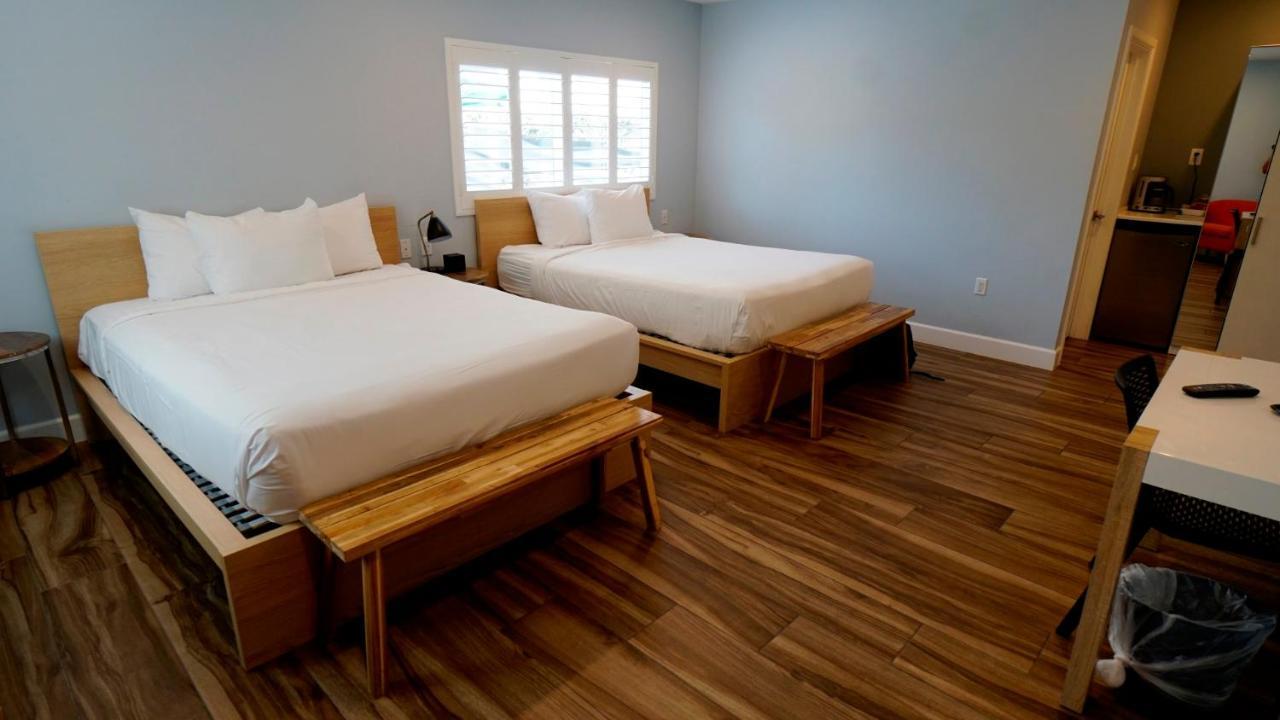 Hotel El Royale Gardens Near Universal Studios 4*