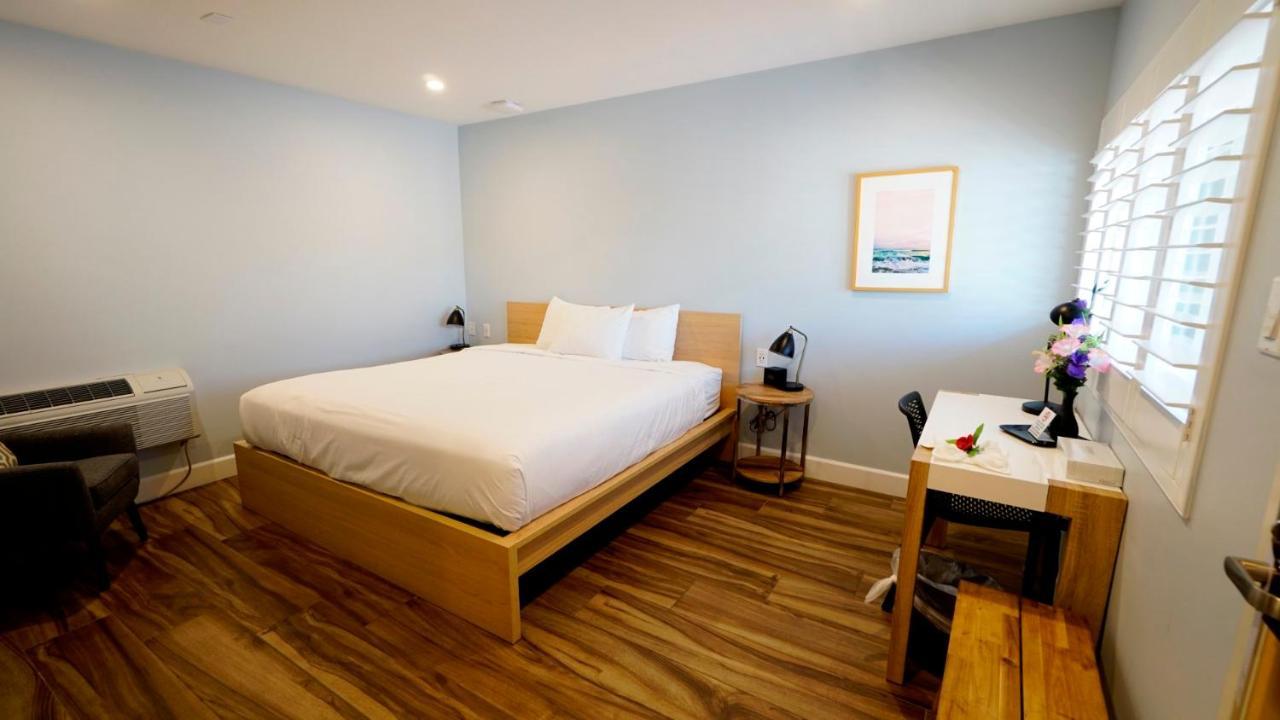 Hotel El Royale Gardens Near Universal Studios 4*